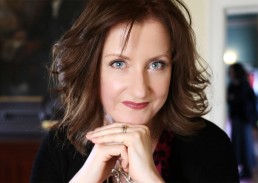 Laura Gilsenan Celebrant &ndash; Photo Frances Marshall